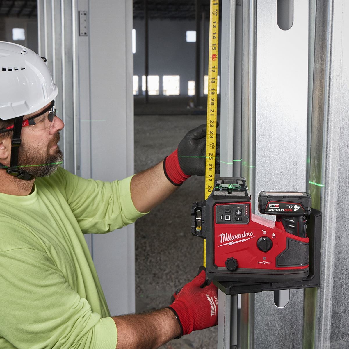 Milwaukee M12A3PLO-0C 12V M12 Green Auto Alignment 360° 3 Plane Laser with 1 x 2.5Ah Battery Charger Case & Laser Tripod