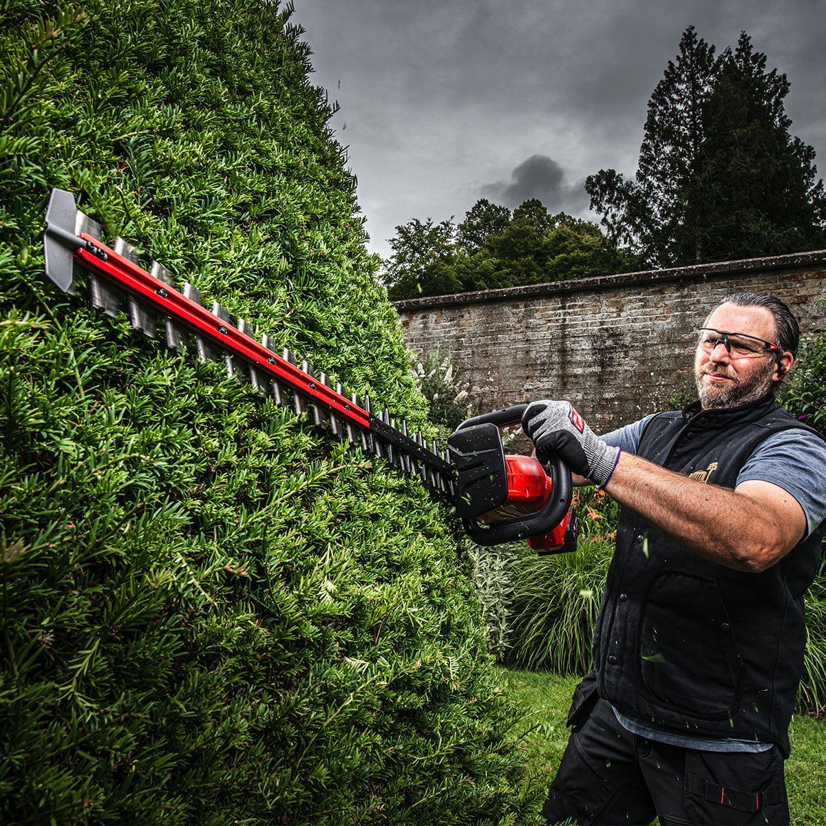 Milwaukee M18FHET60G2-0 18V FUEL Brushless 60cm Hedge Trimmer Body Only 4933498384